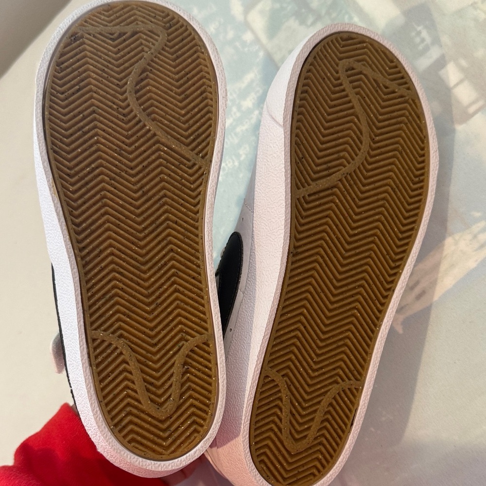 Nike Kids White and Black Velcro Sneakers - Picture 4 of 6